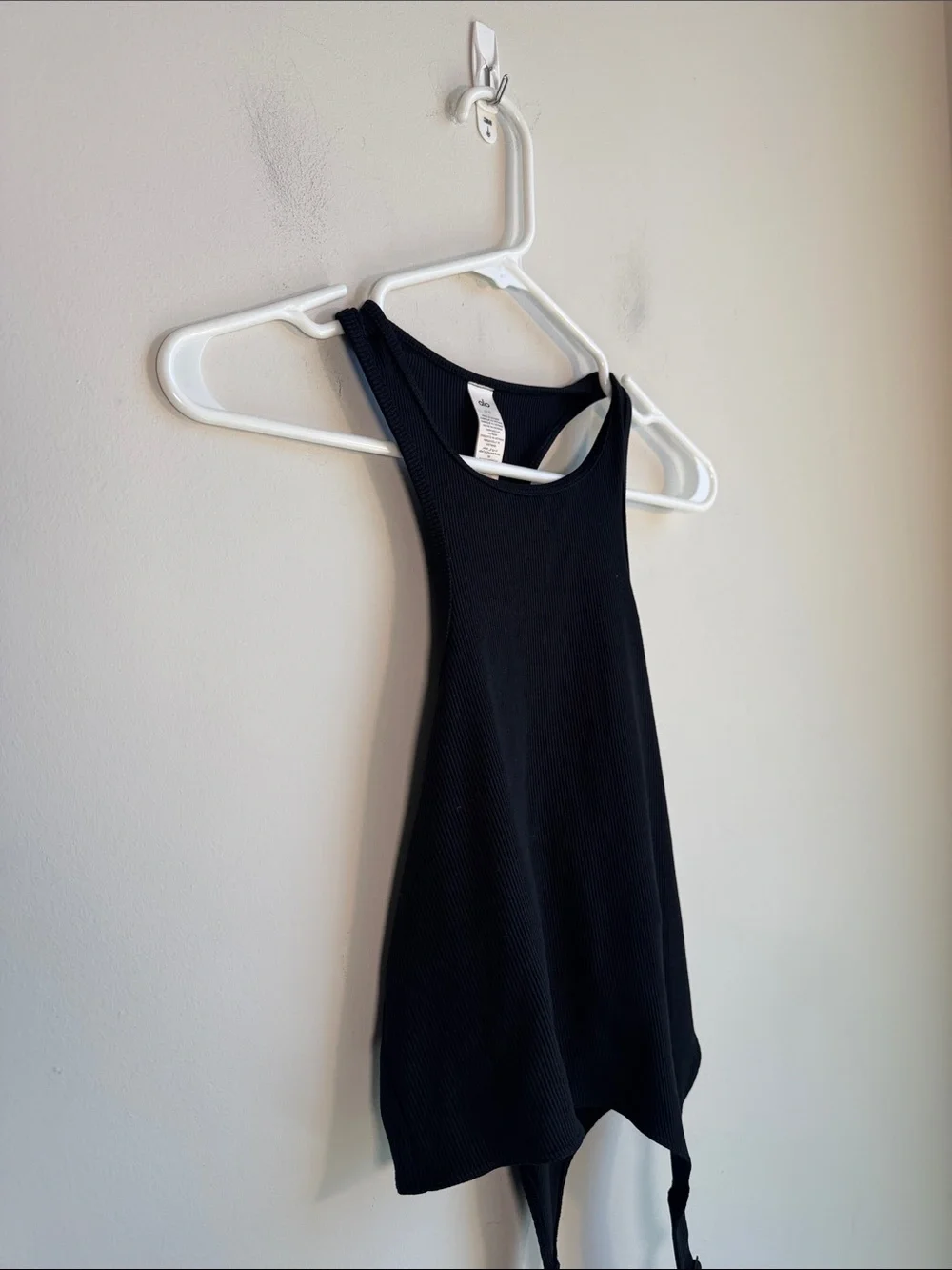 ALO Yoga Alosoft Ribbed Revelation Tank in Black - L